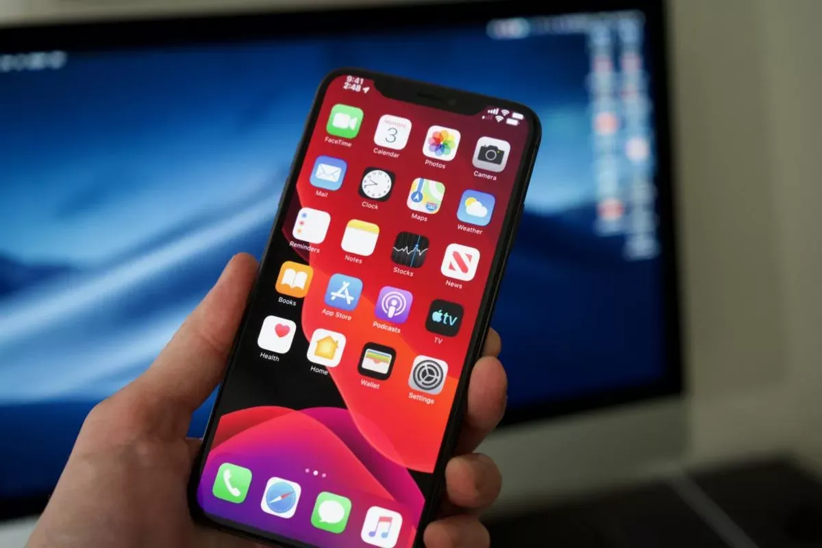 iOS 19 : l’évolution de l’interface pour les grands iPhone simplifie l’utilisation à une main