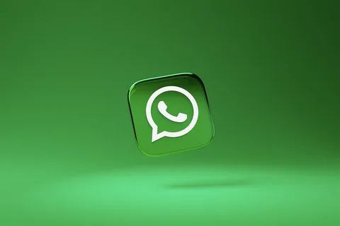 Messages vocaux, discussions de groupe : WhatsApp s’offre deux mises à jour clés pour 2025