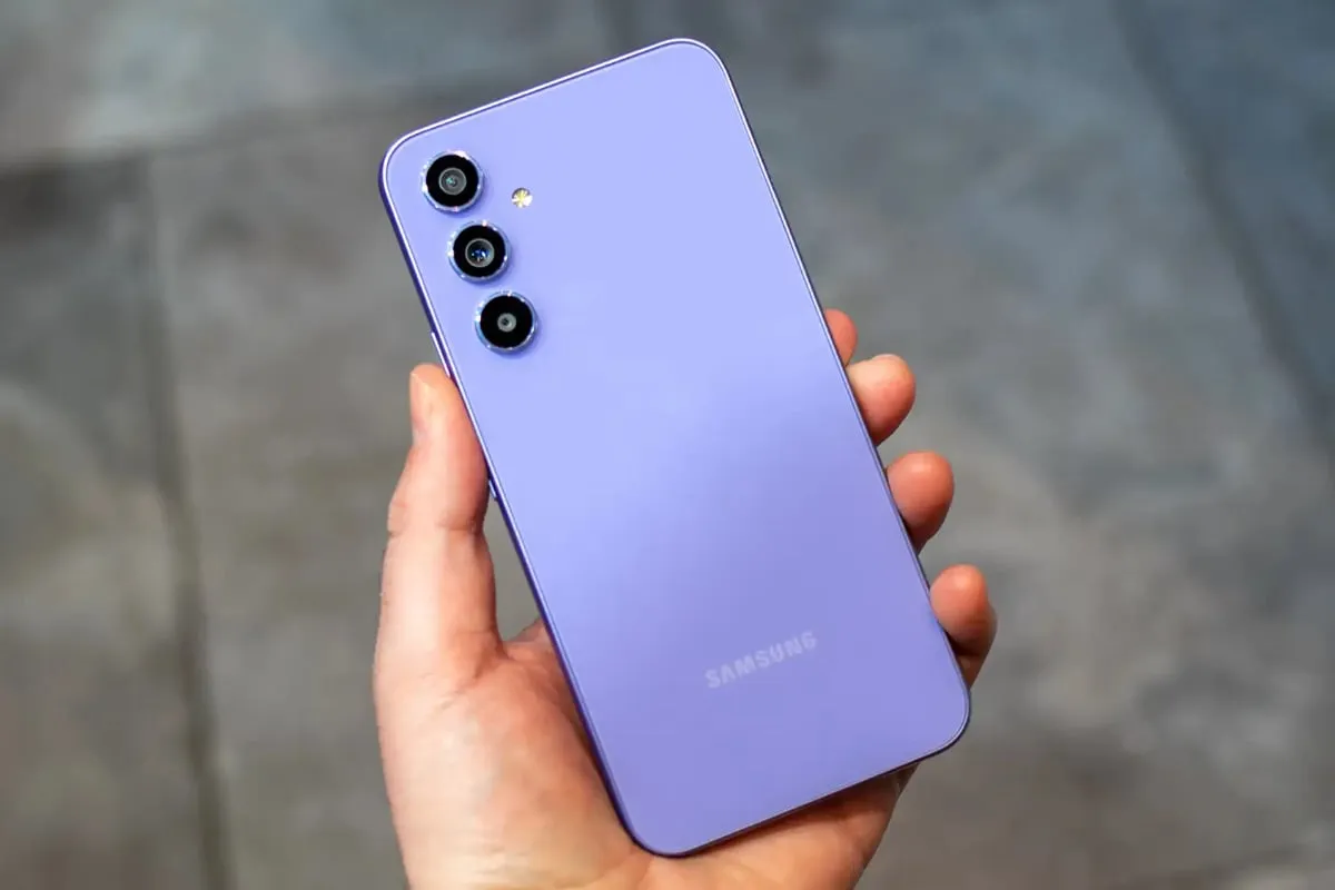 Samsung frappe fort avec ce nouveau smartphone à 499€ qui bouscule l’iPhone 16e et le Pixel 9a