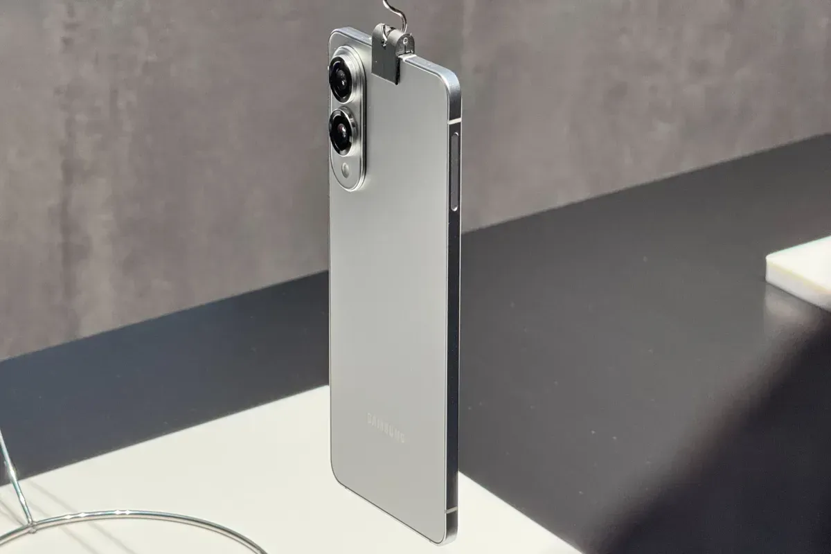 Samsung repousse le lancement du Galaxy S25 Edge : un design ultra-fin et un pari stratégique face à l’iPhone 17 Air