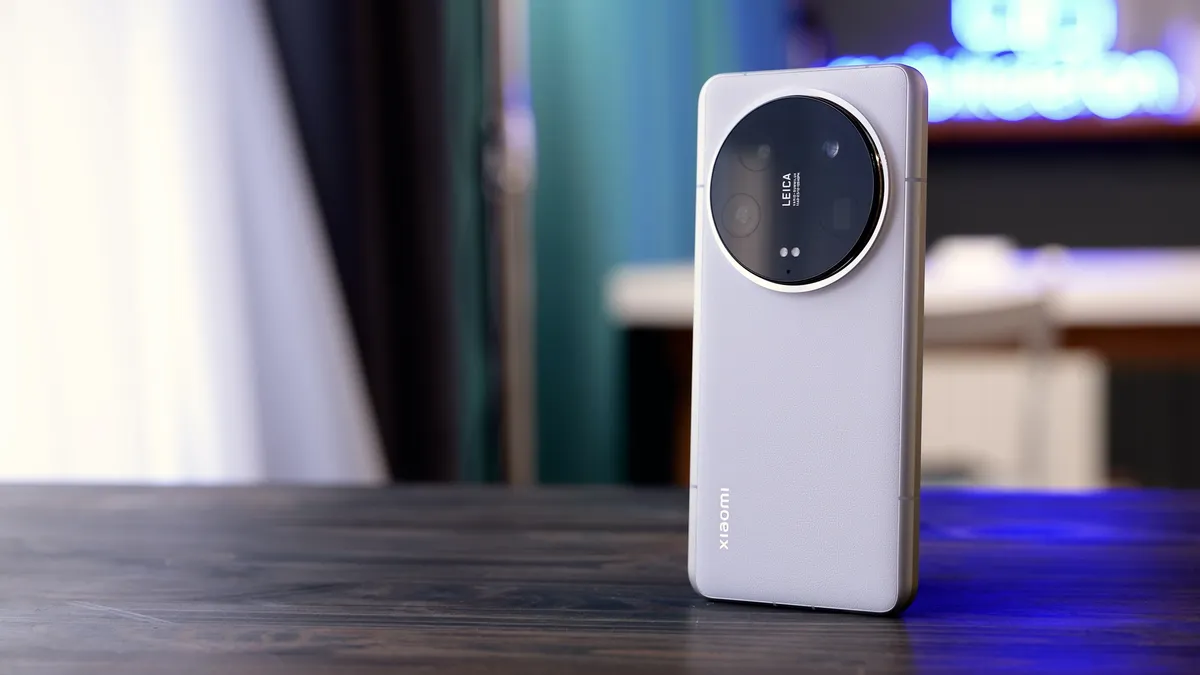 Xiaomi frappe fort avec le 15 Ultra : capteur inédit et zoom incroyable