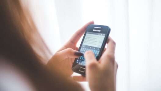 Tutoriel complet : poser un film hydrogel sur smartphone